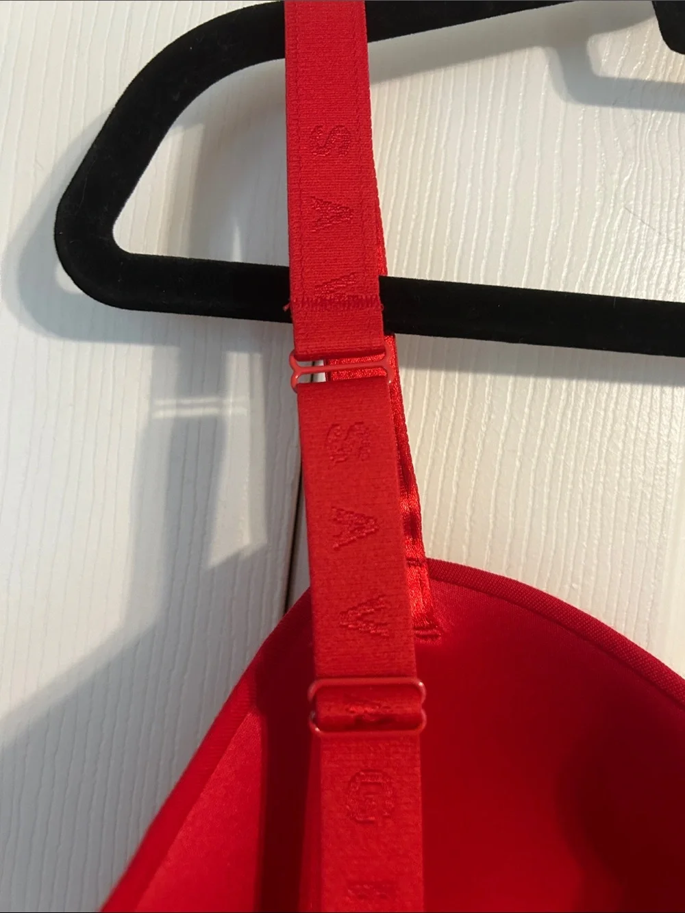 Savage X Fenty Red T-Shirt Bra Underwire Adjustable Straps 42DDD Full Coverage